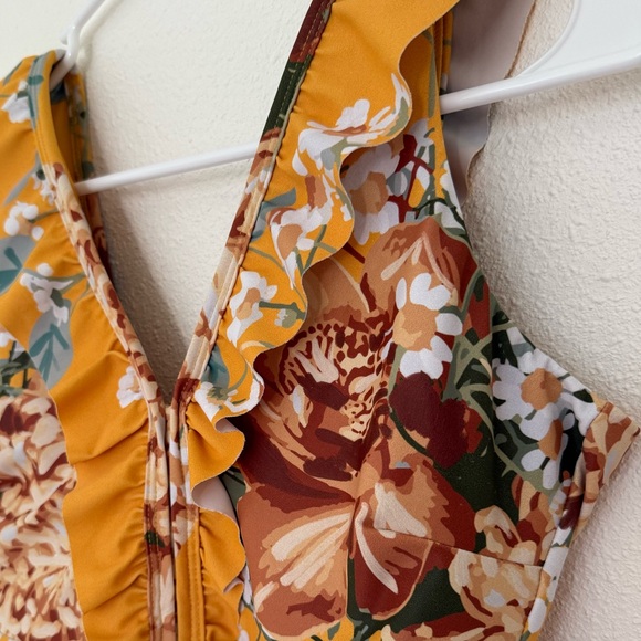 Albion Dagney Ruffle One Piece Swimsuit - Picture 4 of 12